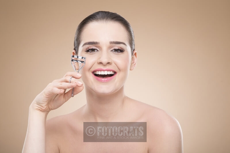 girl with eyelash curler