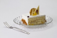 white chocolate and butterscotch cake slice