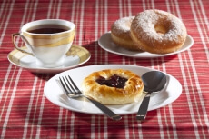 donuts with fresh vatrshuka and hot tea